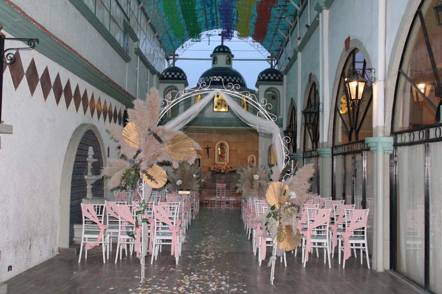 Pasillo ceremonial hacia el altar