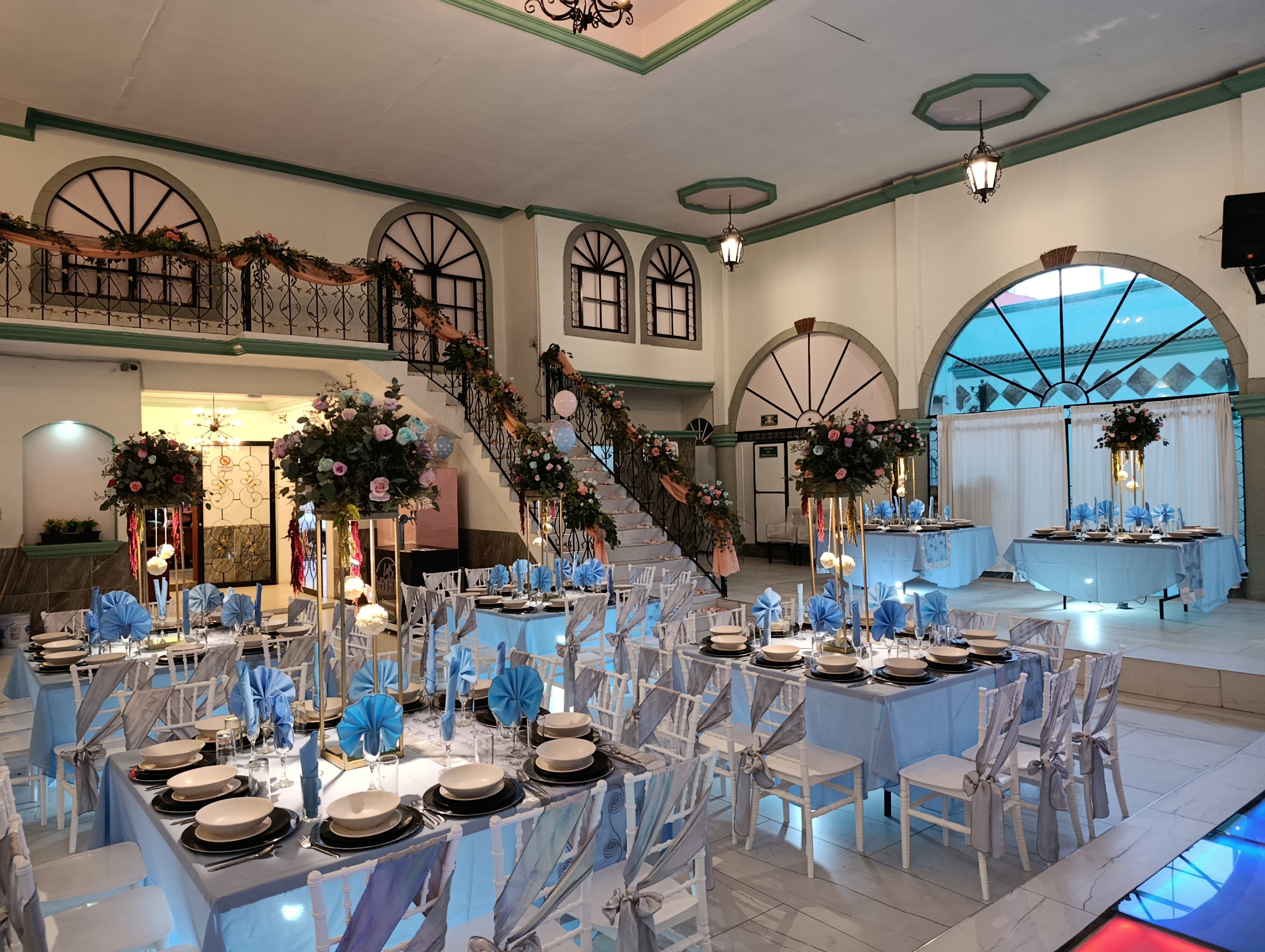 Salón Imperial decorado para banquete