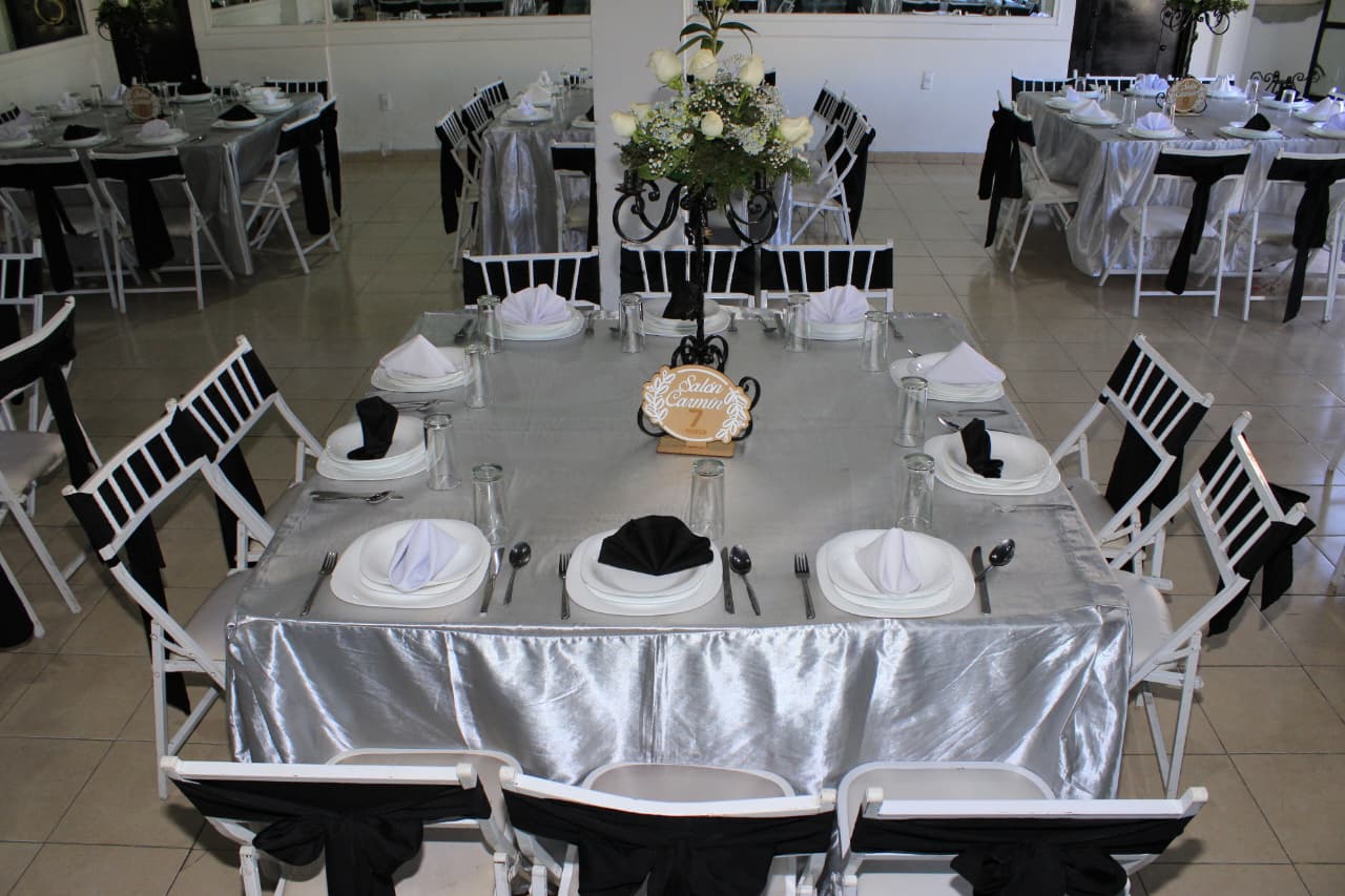 Mesa de honor en el Salón Íntimo